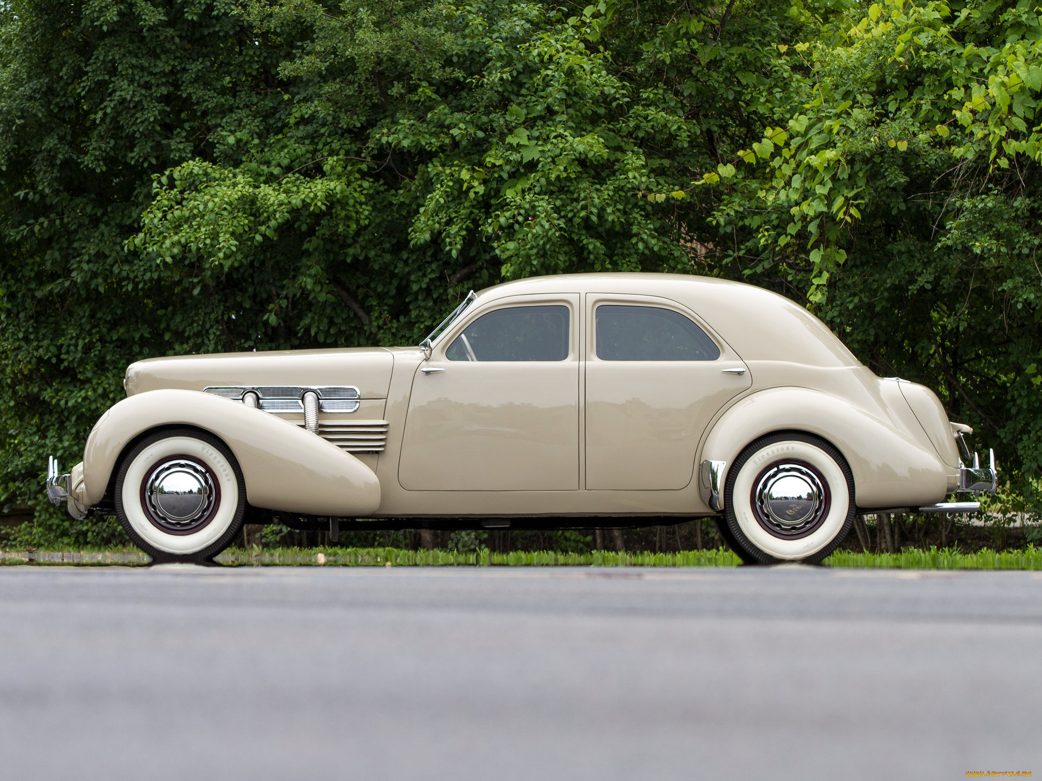 , cord, 1937, 812, supercharged, custom, beverly, sedan, bustlback